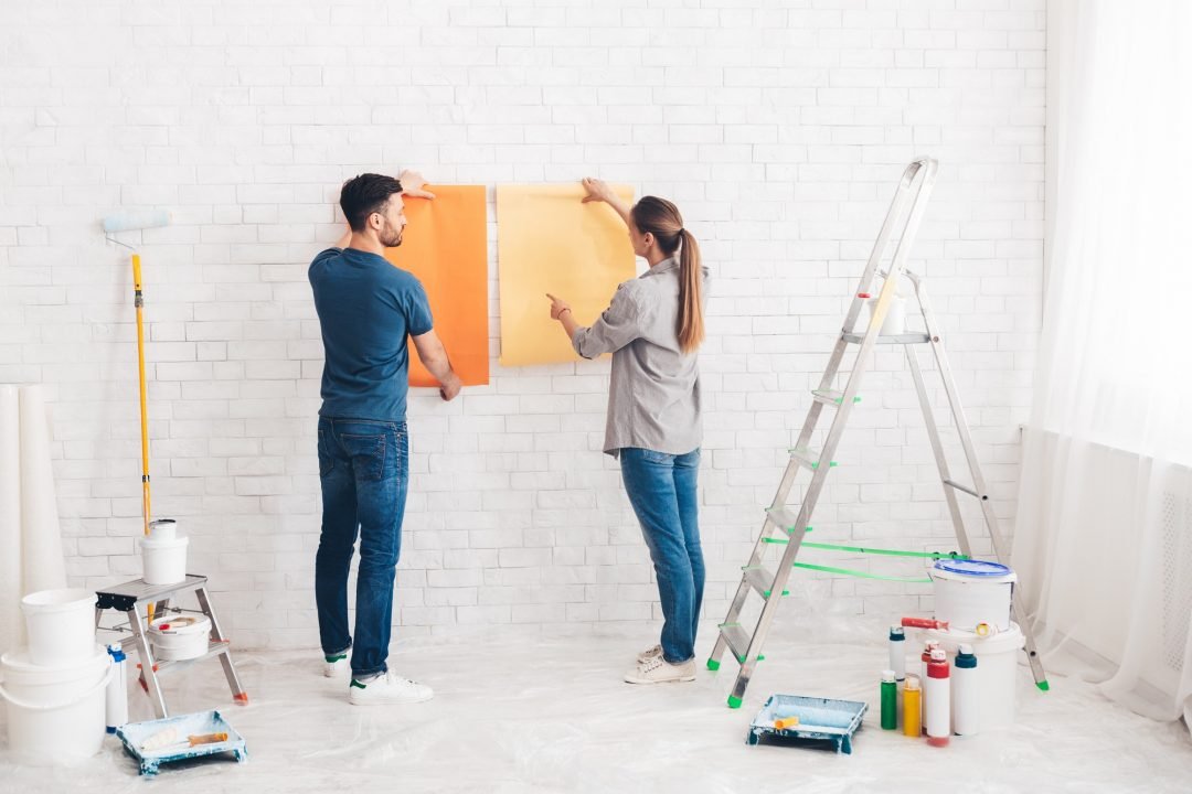 Personas eligiendo colores